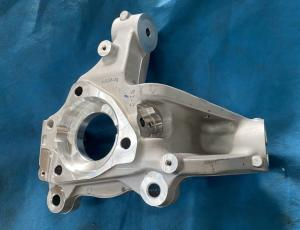 Поворотный кулак передний правый на Geely Atlas L 4048088100